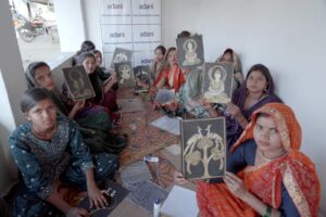 अदाणी फाउंडेशन के सहयोग से महिलाओं के बीच उनकी आजीविका के लिए स्थानीय कलाओं को मिला बढ़ावा 